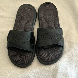 Under Armor Flip Flops Size 7
